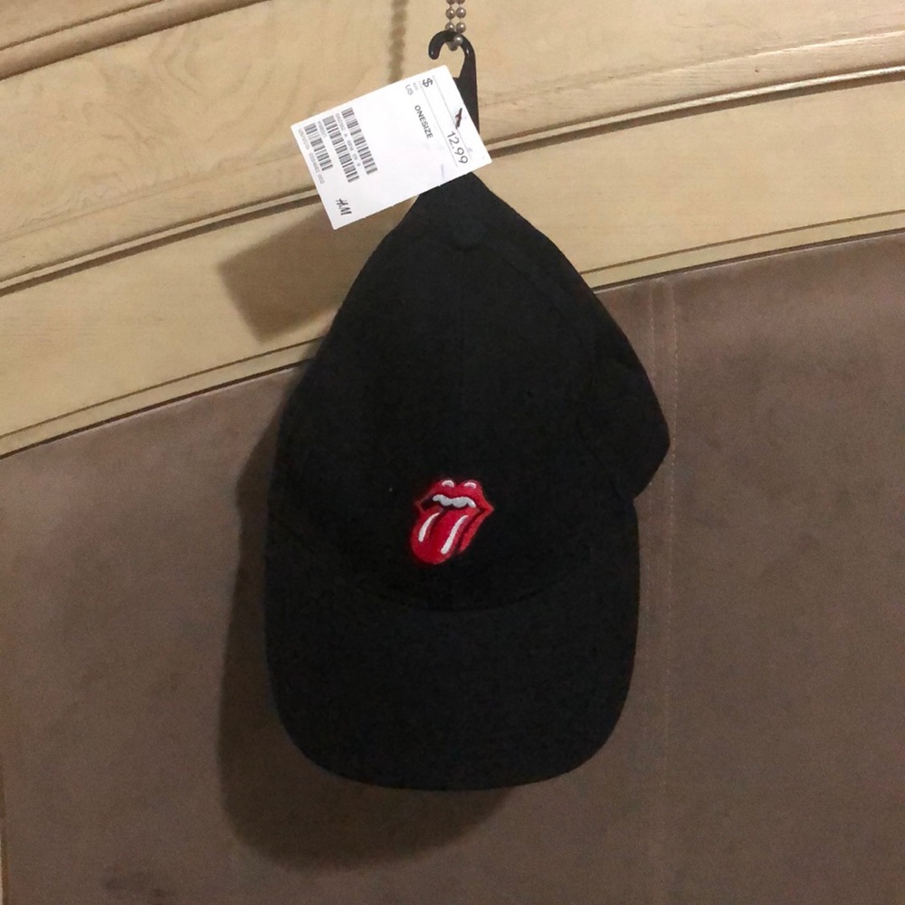 H&M Juicy Lipz Hat
